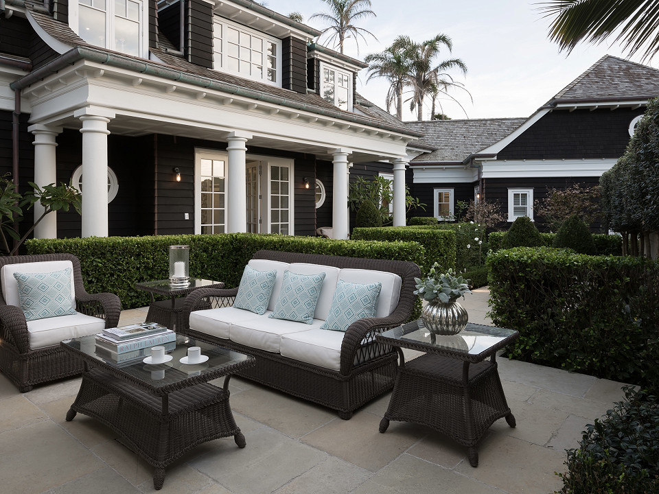 Living Walls™ hedges defining a courtyard